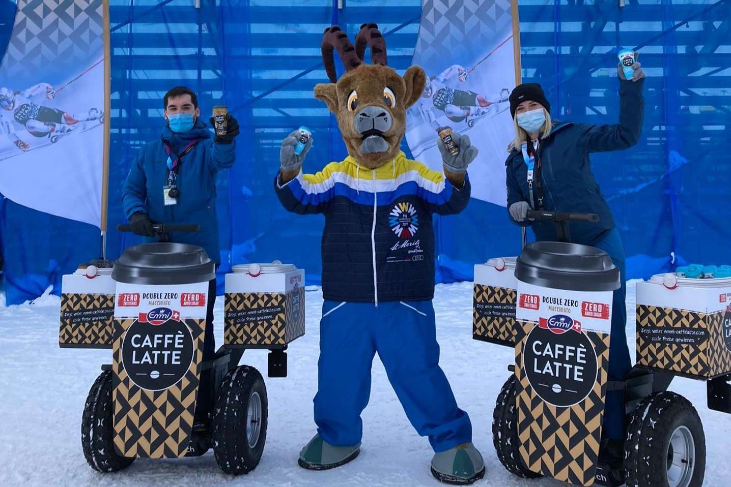 Emmi Ski Weltcup_Promotorinnen auf Segway und Figurant