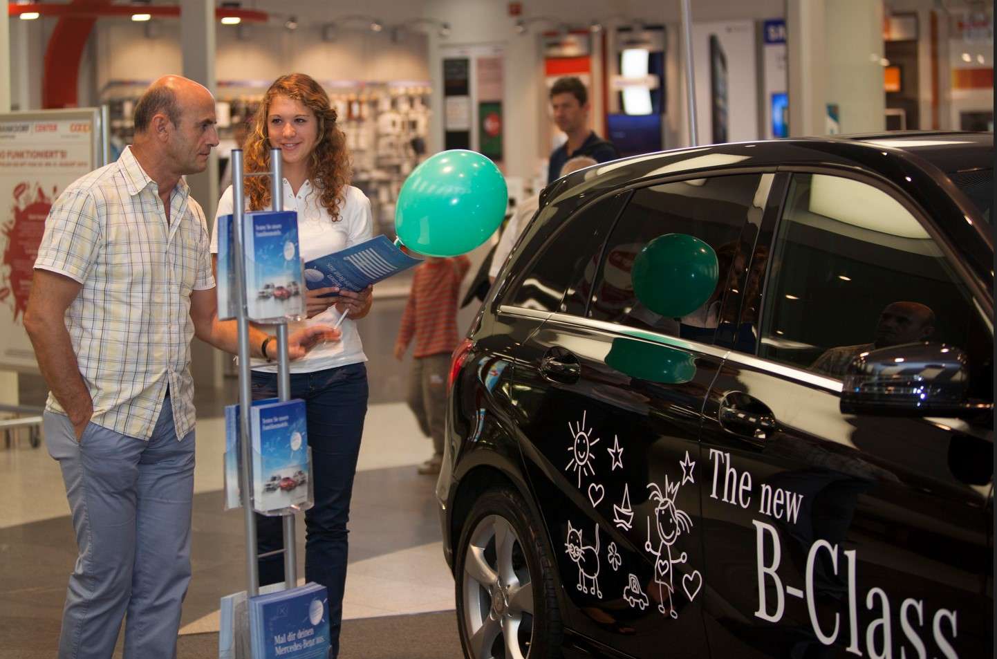Mercedes Roadshow_Promotorinnen
