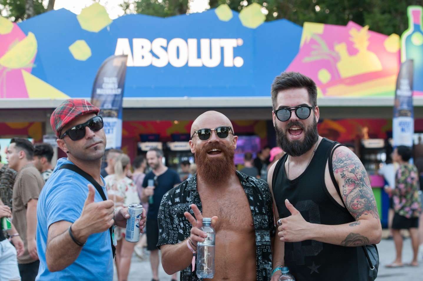 Pernod Ricard Festivalbar_Besucher vor der Bar
