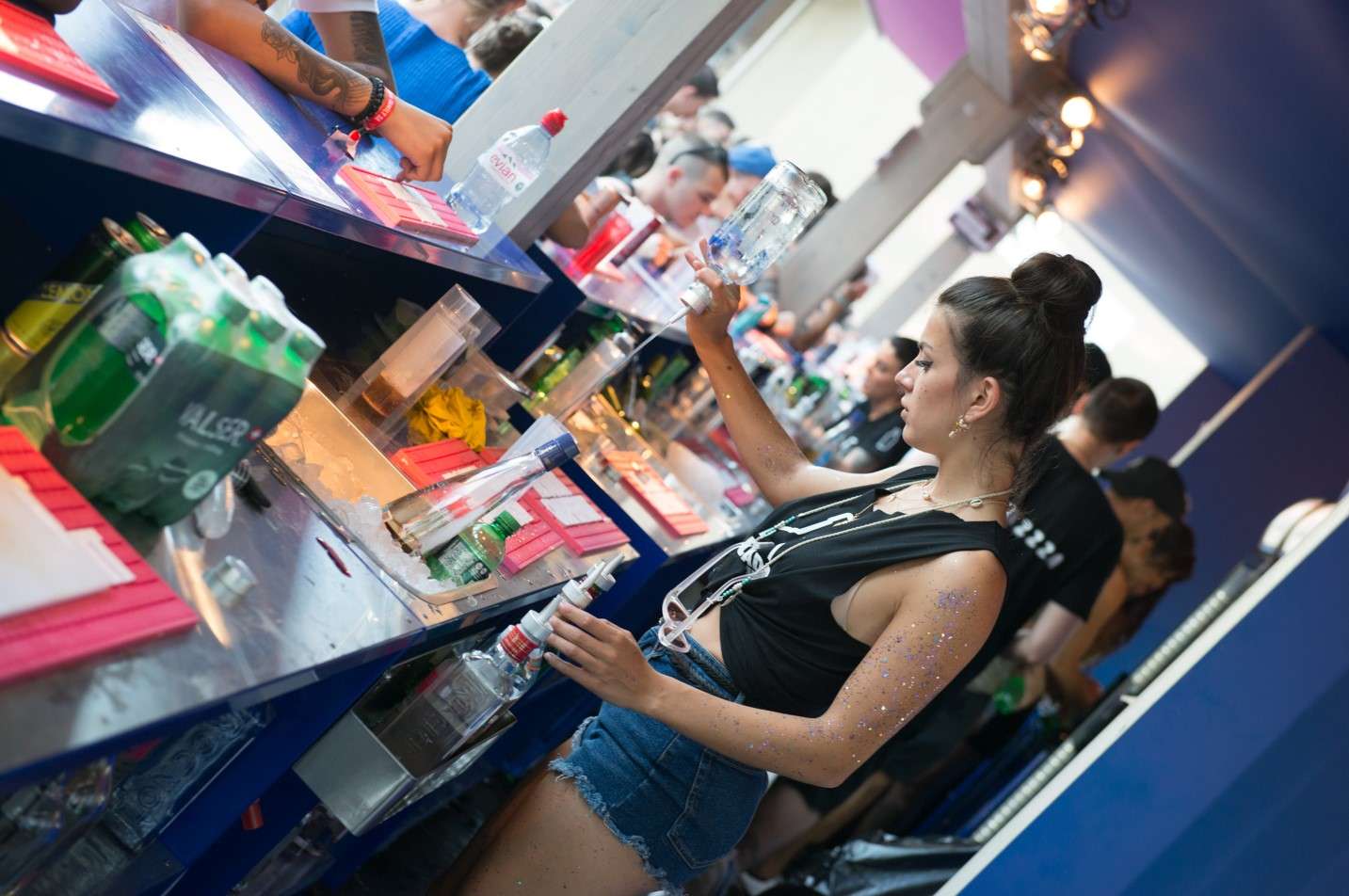 Pernod Ricard Festivalbar_Barmitarbeiterin