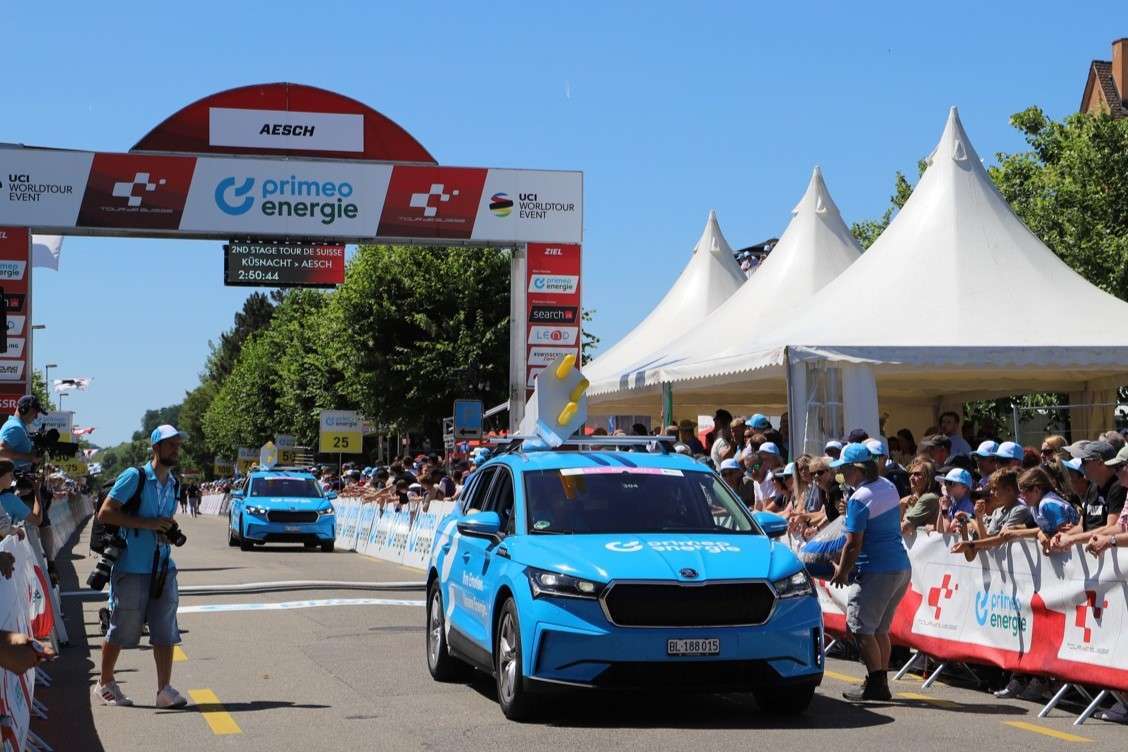 Primeo Tour de Suisse_Fahrzeug und PromotorInnen