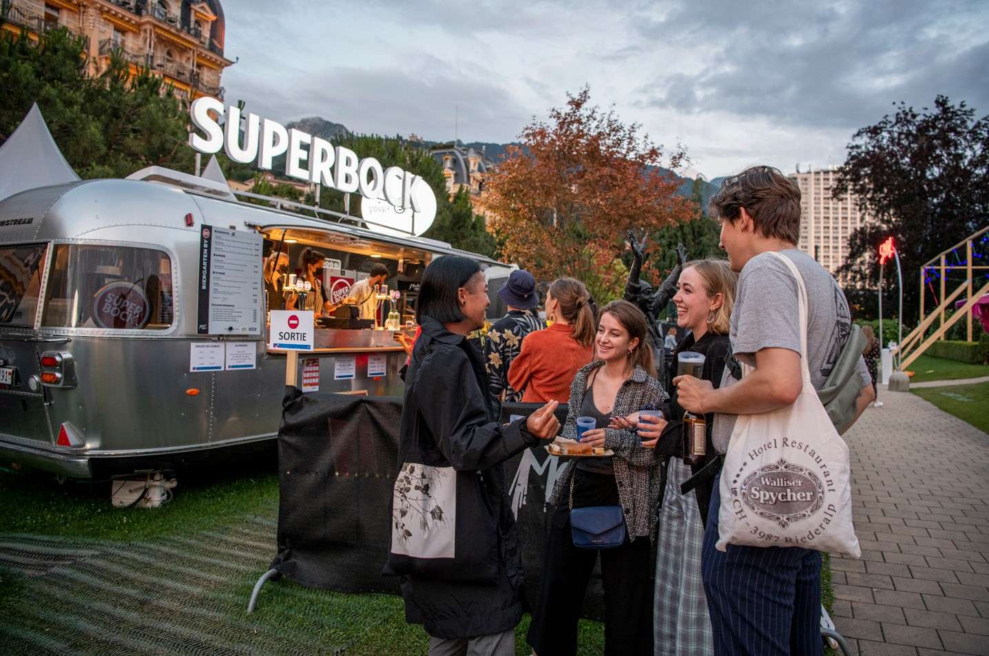 Feldschlässchen am Montreux Jass Festival_Airstream