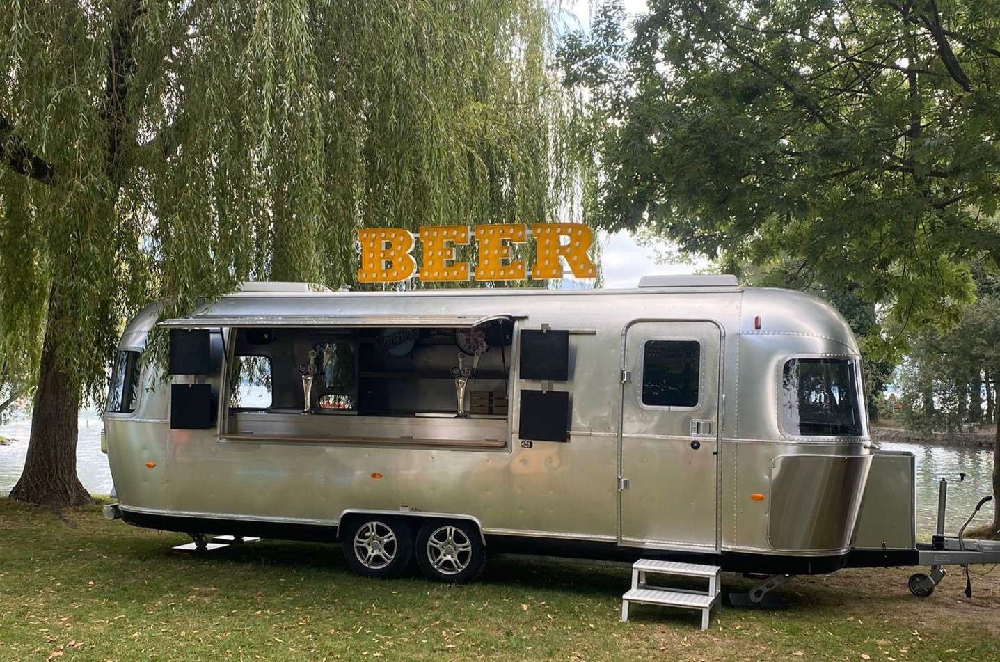 Feldschlösschen am Montreux Jass Festival_Airstream