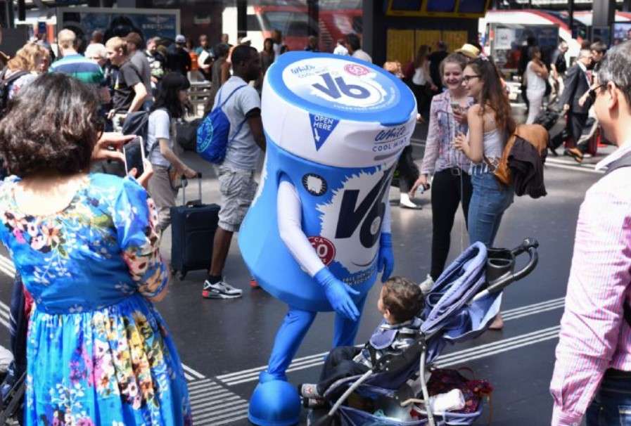 V6 Roadshow Figurant