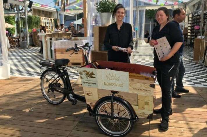 Coop Mondovino_Promotorinnen und Cargo Bike